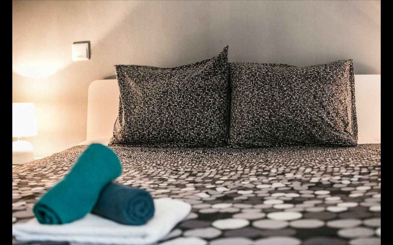 Cismigiu Garden Studio Lägenhet Bukarest Exteriör bild
