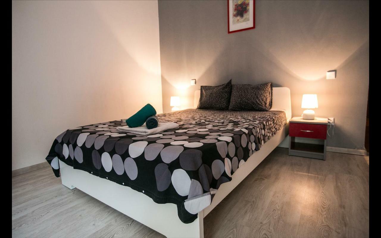 Cismigiu Garden Studio Lägenhet Bukarest Exteriör bild