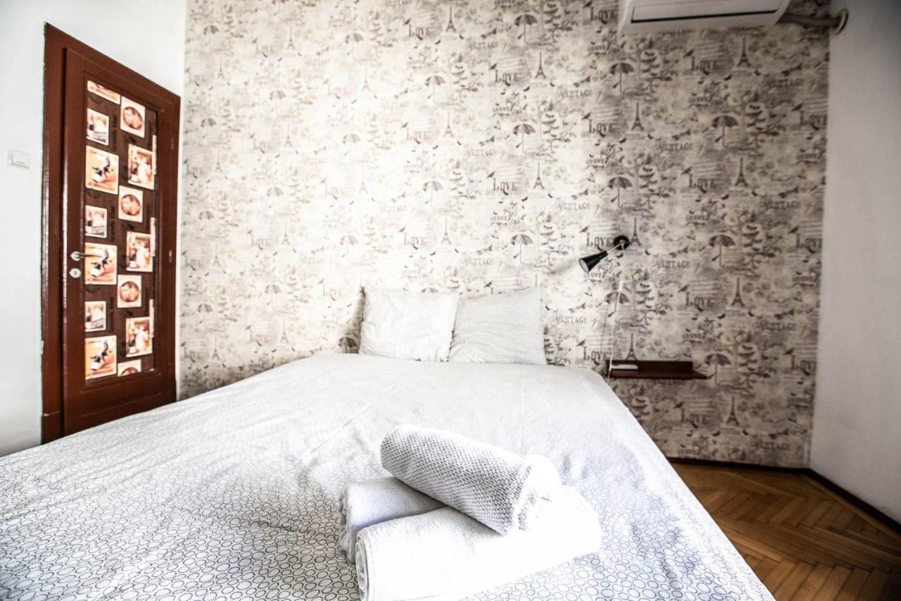 Cismigiu Garden Studio Lägenhet Bukarest Exteriör bild