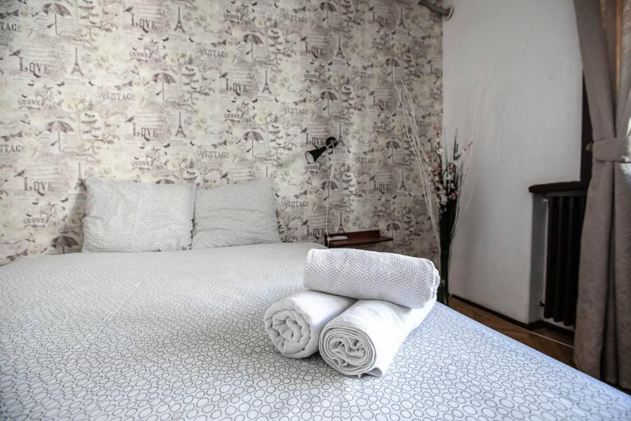Cismigiu Garden Studio Lägenhet Bukarest Exteriör bild